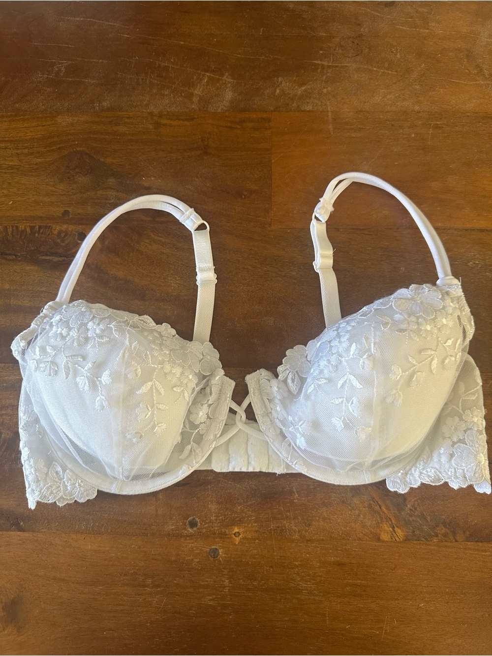 VTG Victoria’s Secret Angels White Lace Push-Up Bra with Floral Embroidery 38C
